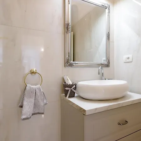 Chrystal Apps Integral Apartman