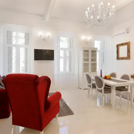 Chrystal Apps Integral Apartman *