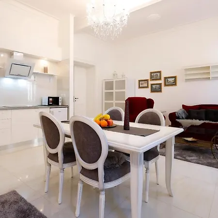 Chrystal Apps Integral Apartman *
