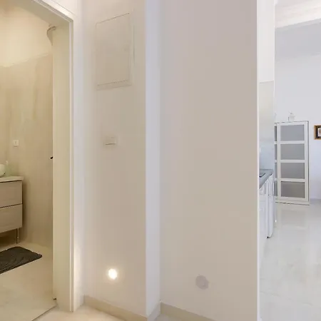 Chrystal Apps Integral Apartman