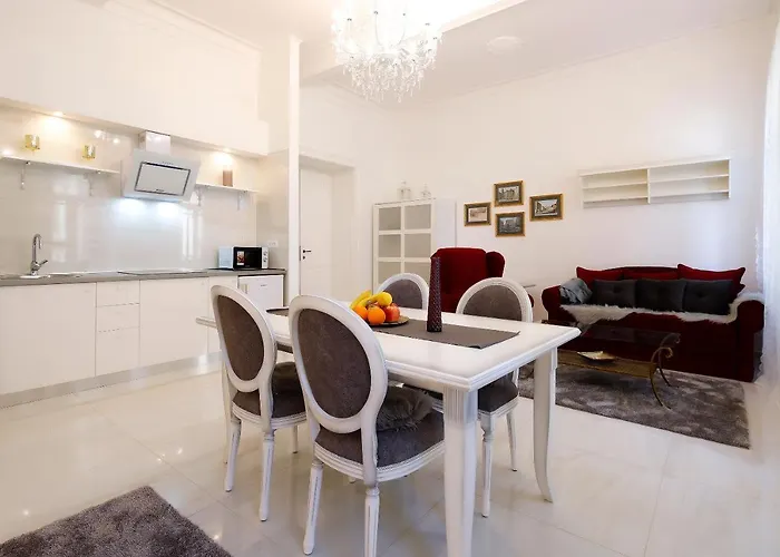 Chrystal Apps Integral Apartment *