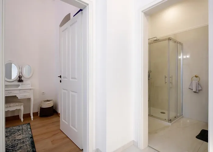 Chrystal Apps Integral Apartment *