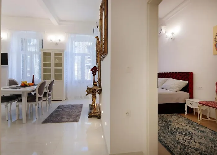 Chrystal Apps Integral Apartment *