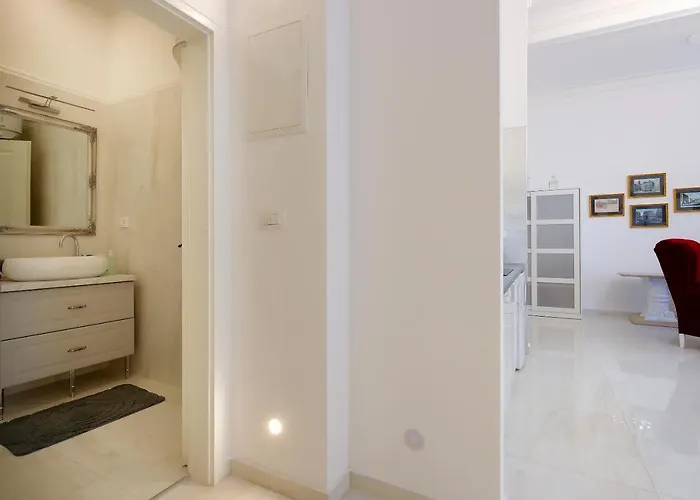 Chrystal Apps Integral Apartment